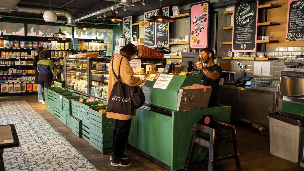 Best coffee shops in London: Discover top spots offering exceptional coffee, unique blends, and inviting atmospheres for a perfect café experience.